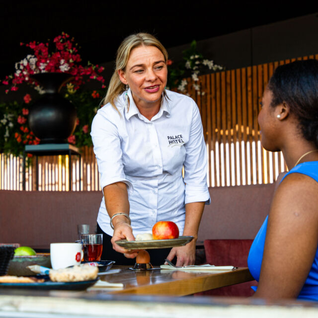 Our staff will make your stay unforgettable! Always ready to help with a smile. Are you coming by soon? 😍
__
Onze medewerkers maken je verblijf onvergetelijk! Altijd klaar om te helpen met een glimlach. Kom je binnenkort langs? 😍

#hospitality #gastvrijheid #hotelverblijf #hotelvibes #staff #medewerkers #glimlach #warmwelkom #palacehotel #palacehotelzandvoort #zandvoorthotel #zandvoortbeach